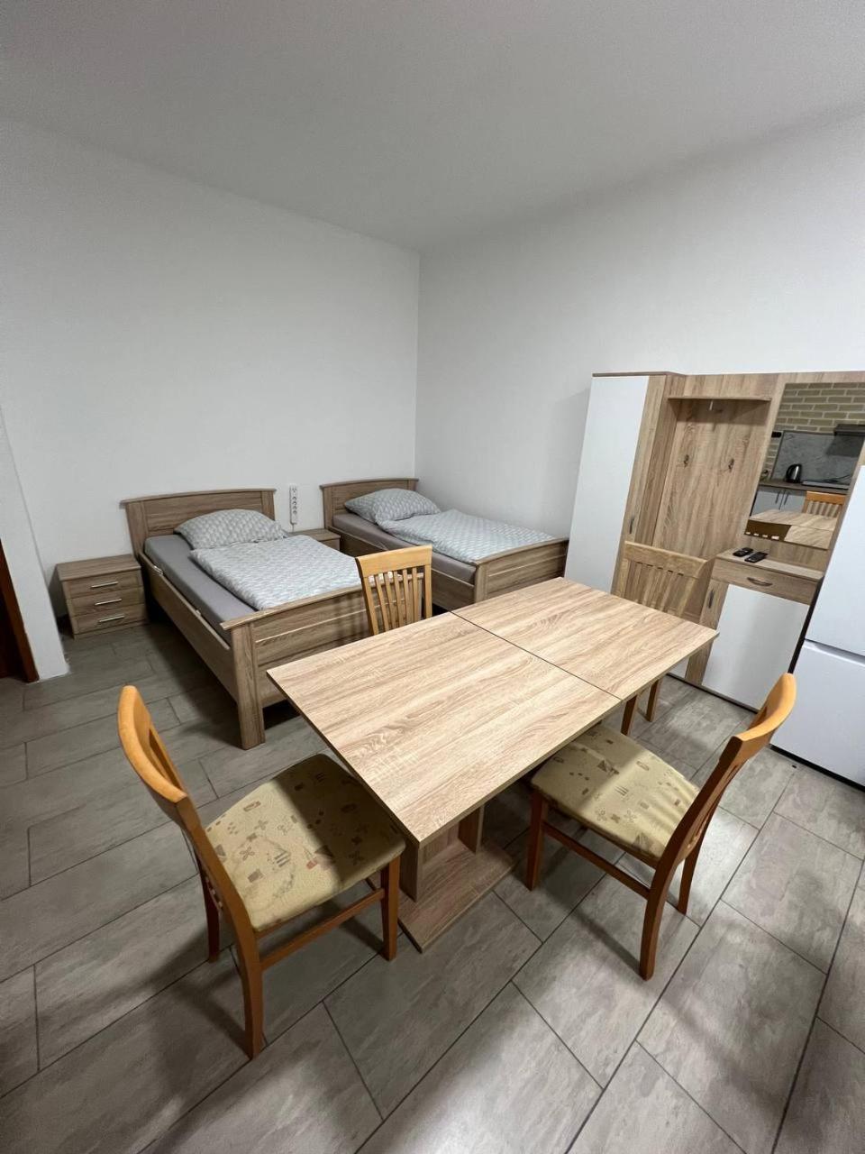 Messe Und Monteurzimmer Sehnde Kültér fotó
